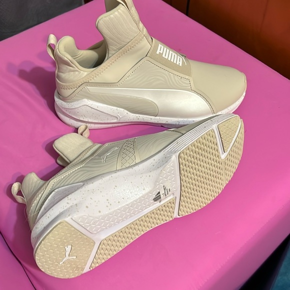 Never worn Puma - Picture 2 of 7